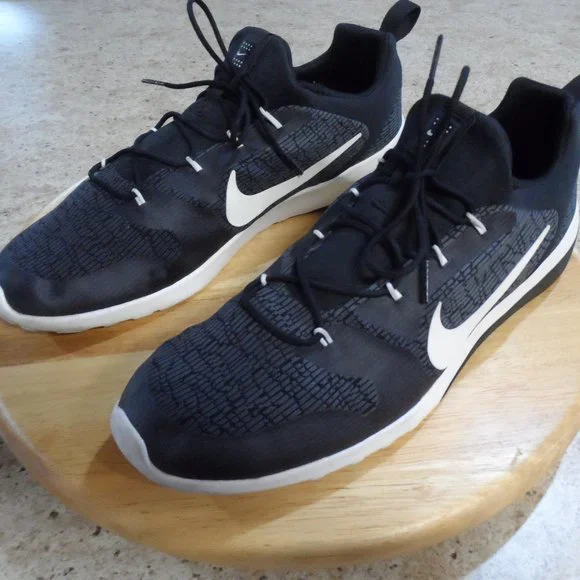 Nike Men\'s Black and White Athletic Shoes size 12 Preowned Nike  main image 2